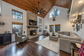 Creekside Cabin Pup-friendly With Ac